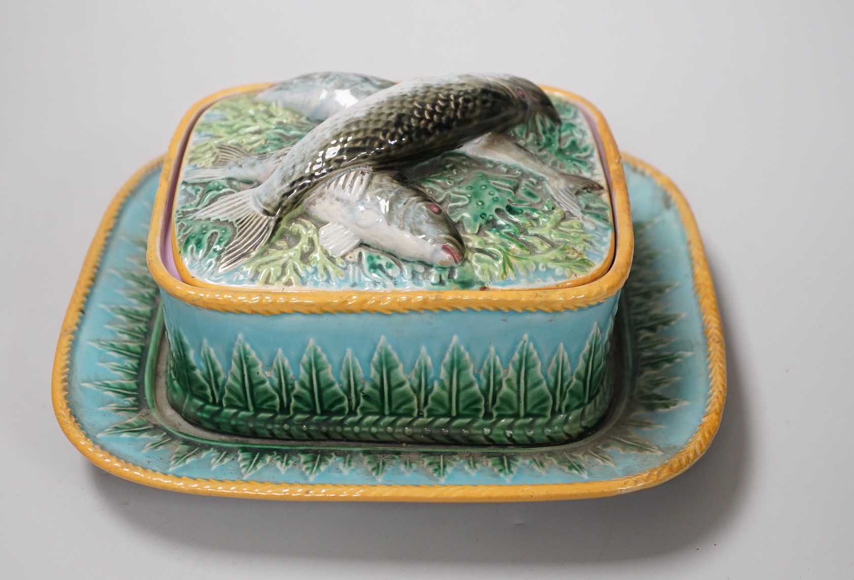 A George Jones majolica sardine dish and cover, 20.5cm